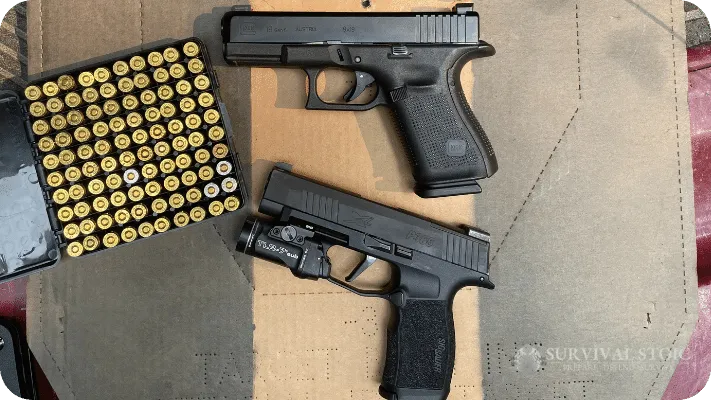 The author comparing the Sig P365XL with the Glock 19