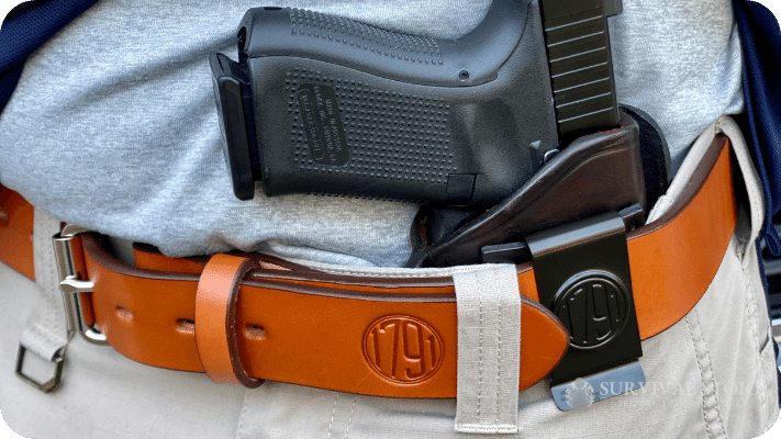 The author showing the 1791 Gunleather 4 way holster with a Glock 19 and the 1791 Belt