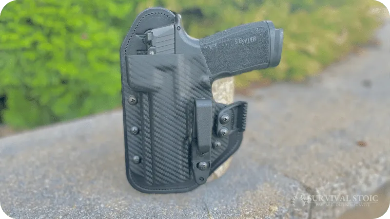 The author's hidden hybrid single clip holster and his sig P365 XMacro
