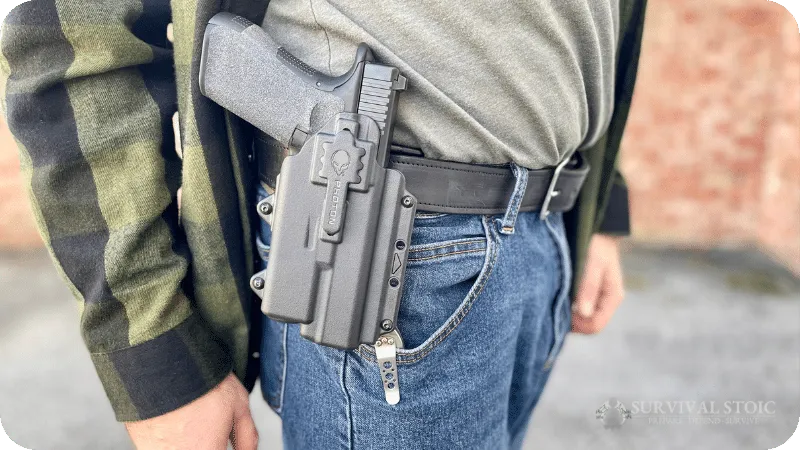 Jason wearing the Alien Gear Photon holster with a Glock 17